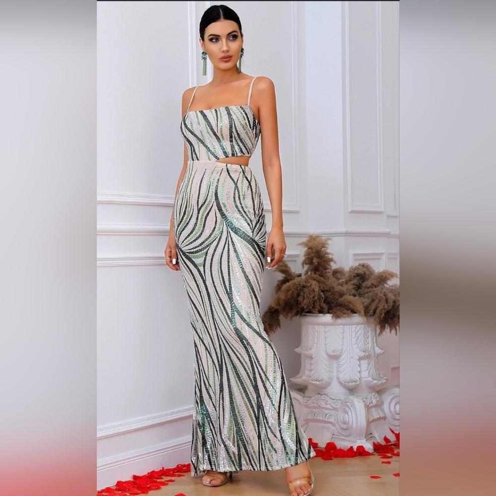 NWT Love & Lemonade Raccolta Carta Cut Out Sequined Formal